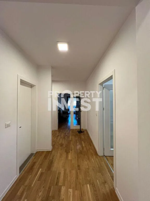 Tirane, jepet me qera apartament 3+1 Kati 5, 170 m² 2.000 € (Blloku)