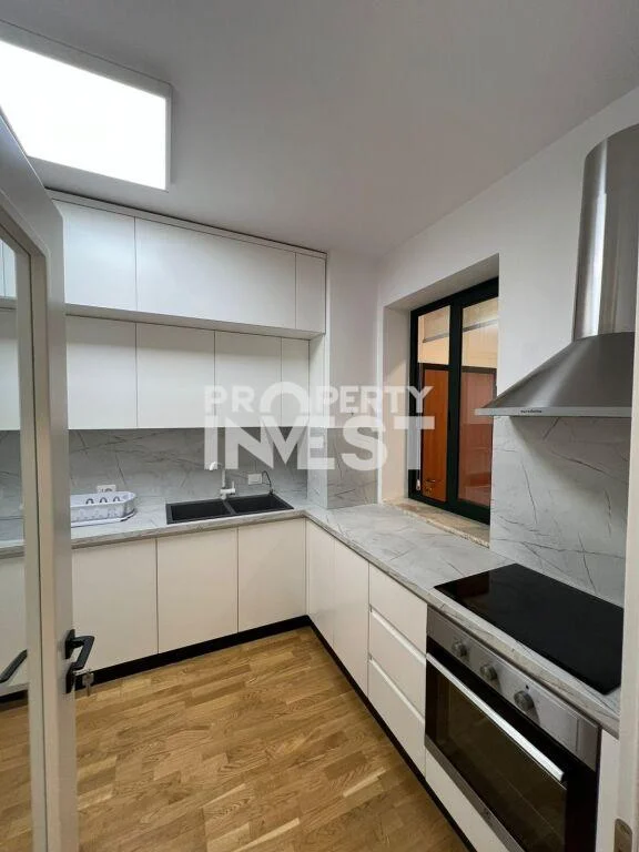 Tirane, jepet me qera apartament 3+1 Kati 5, 170 m² 2.000 € (Blloku)