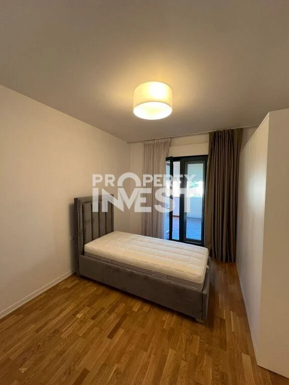 Tirane, jepet me qera apartament 3+1 Kati 5, 170 m² 2.000 € (Blloku)