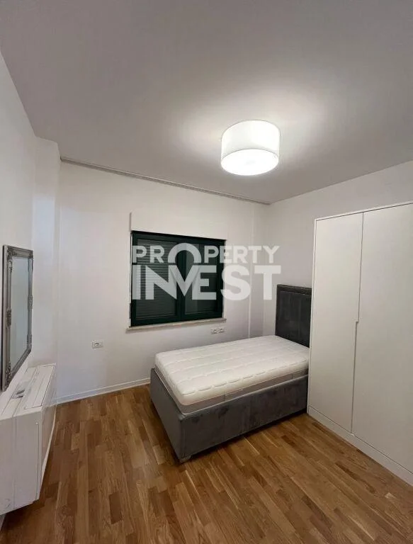 Tirane, jepet me qera apartament 3+1 Kati 5, 170 m² 2.000 € (Blloku)