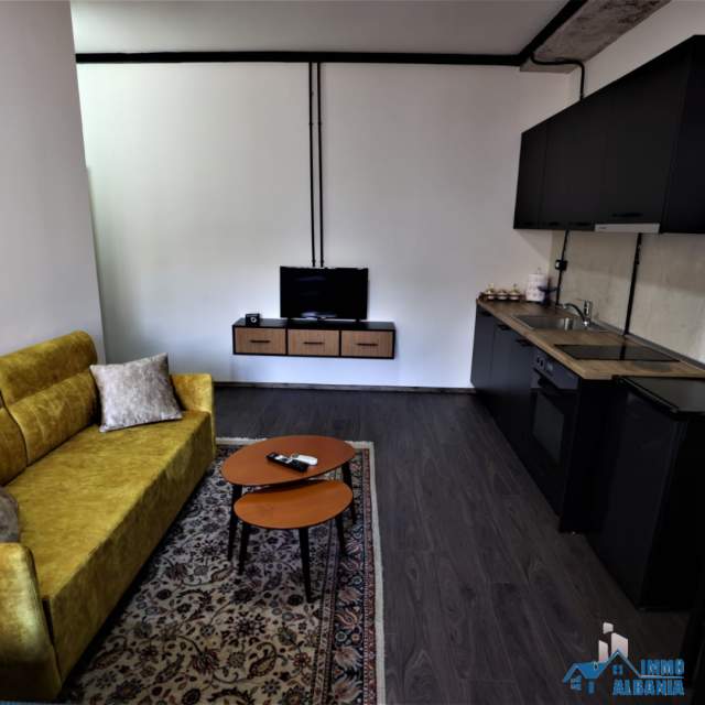 Shitet apartament ne rrugen 5 Maji.