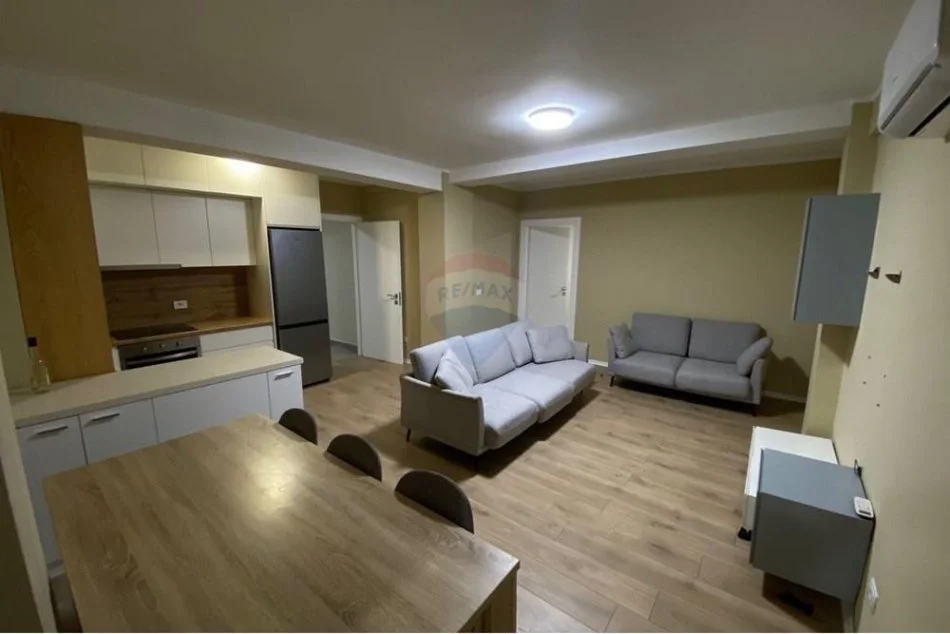 Tirane, jepet me qera apartament 2+1 Kati 5, 100 m² 850 € (Blv Zogu I)