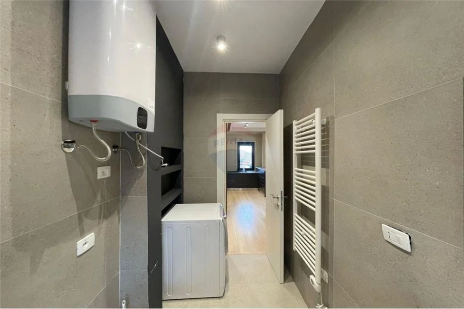 Tirane, jepet me qera apartament 2+1 , 1.200 € (Bulevardi i Ri)