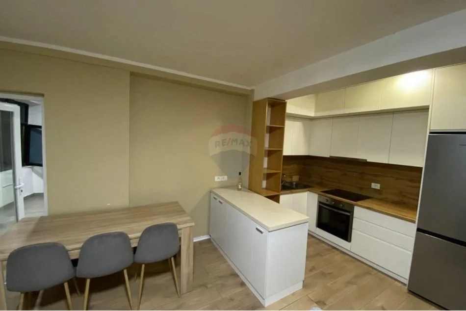 Tirane, jepet me qera apartament 2+1 Kati 5, 100 m² 850 € (Blv Zogu I)