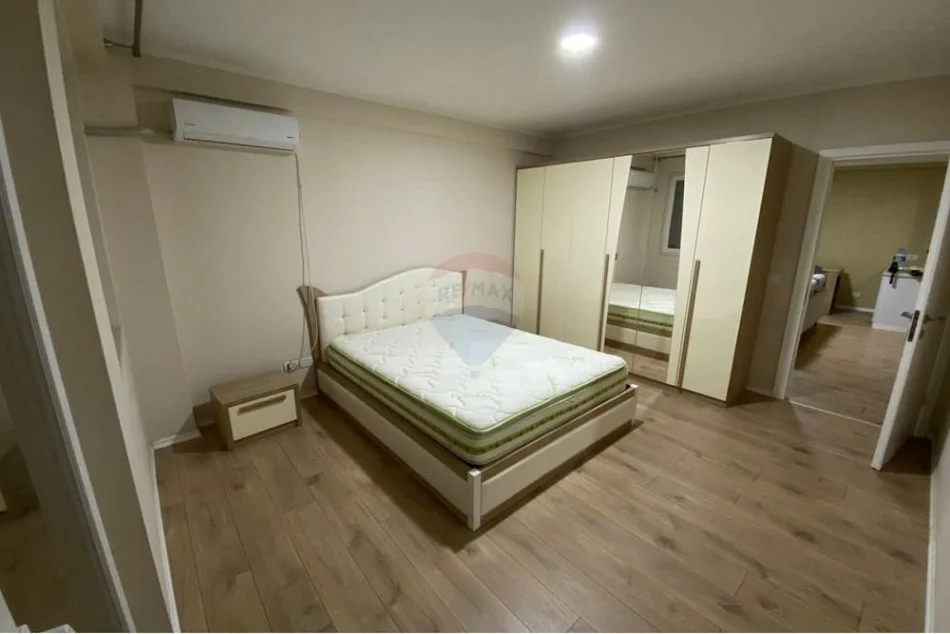 Tirane, jepet me qera apartament 2+1 Kati 5, 100 m² 850 € (Blv Zogu I)