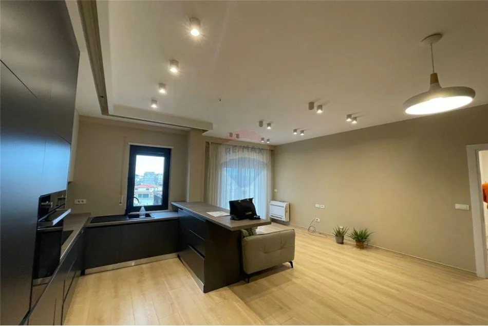 Tirane, jepet me qera apartament 2+1 , 1.200 € (Bulevardi i Ri)