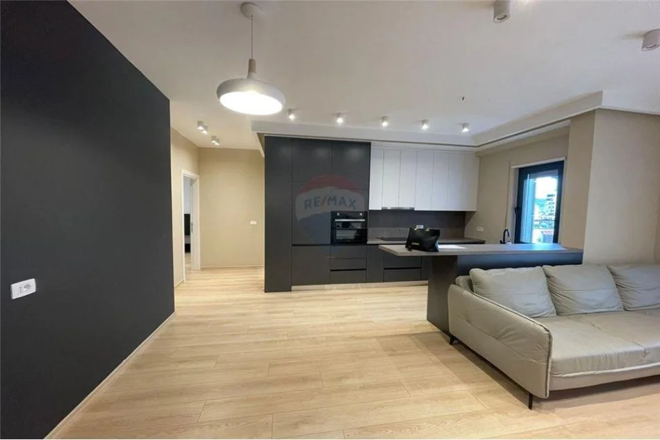 Tirane, jepet me qera apartament 2+1 , 1.200 € (Bulevardi i Ri)