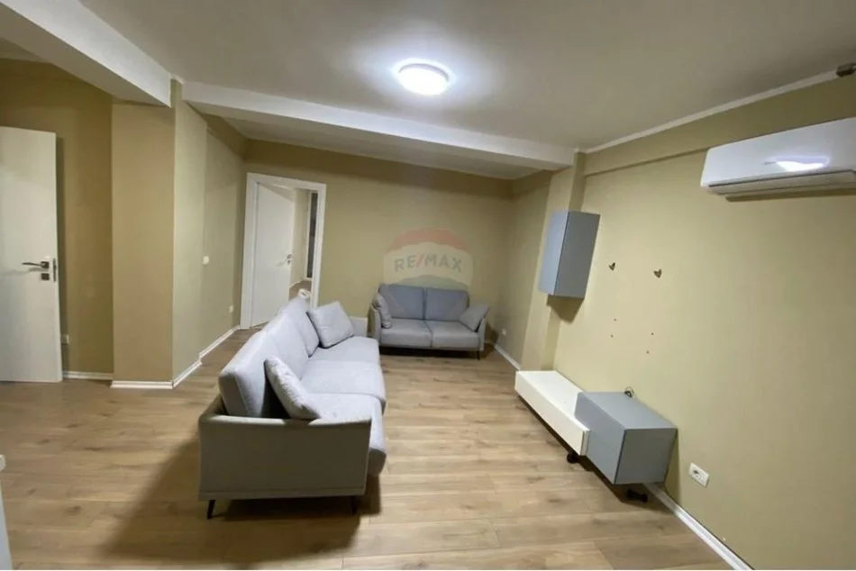 Tirane, jepet me qera apartament 2+1 Kati 5, 100 m² 850 € (Blv Zogu I)