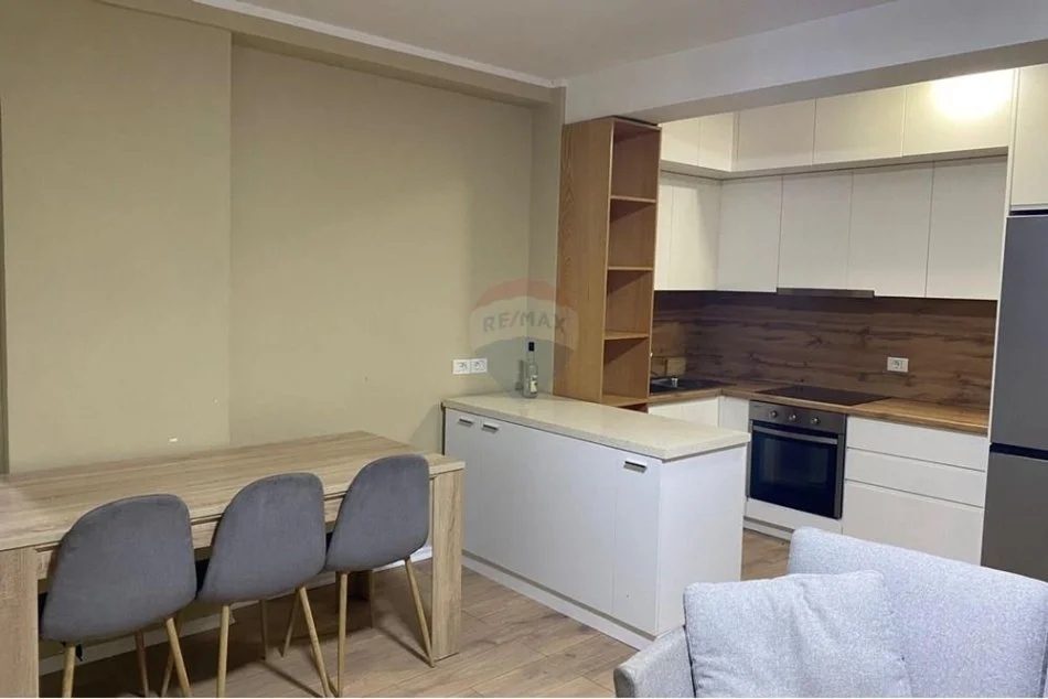 Tirane, jepet me qera apartament 2+1 Kati 5, 100 m² 850 € (Blv Zogu I)