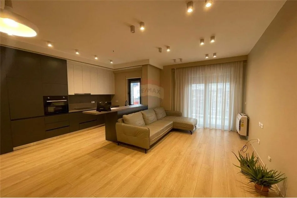 Tirane, jepet me qera apartament 2+1 , 1.200 € (Bulevardi i Ri)