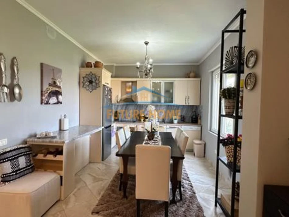 Tirane, jepet me qera apartament 2+1+2+PARKIM, Kati 2, 123 m² 900 € (KOPSHTI BOTANIK)