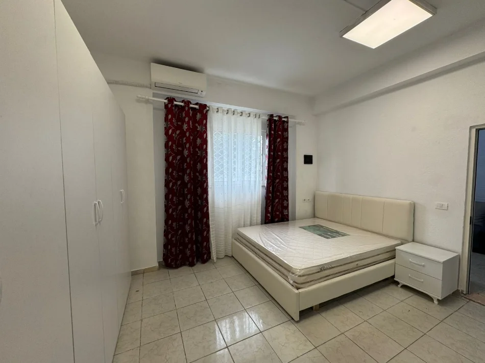 Tirane, jepet me qera shtepi 1+1+Ballkon Kati 0, 63 m² 380 € (rruga e Dibres tek QSUT Tirane)