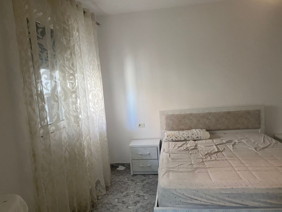 Tirane, jepet me qera apartament 1+1+Ballkon Kati 0, 54 m² 400 € (rruga e Dibres tek QSUT Tirane)
