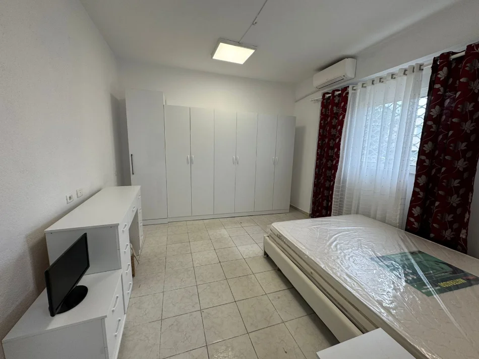 Tirane, jepet me qera apartament 1+1+Ballkon Kati 0, 56 m² 400 € (ne rrugen e Dibres tek QSUT -ja Tirane.)
