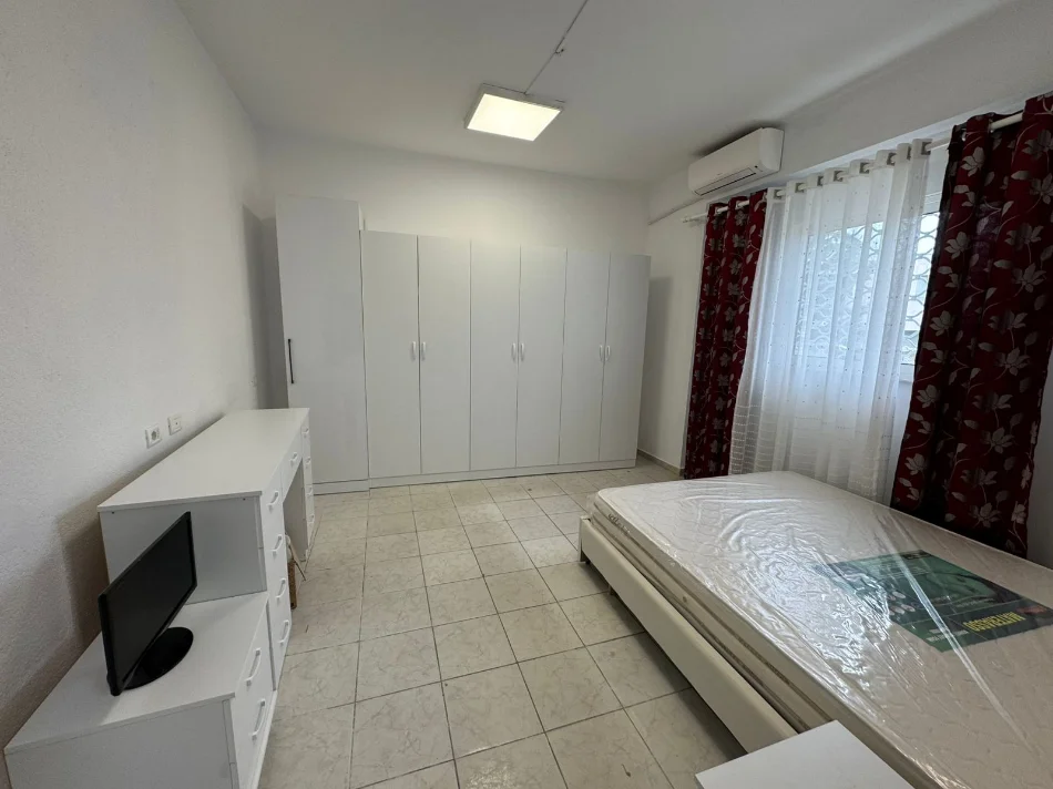 Tirane, jepet me qera shtepi 1+1+Ballkon Kati 0, 63 m² 380 € (rruga e Dibres tek QSUT Tirane)