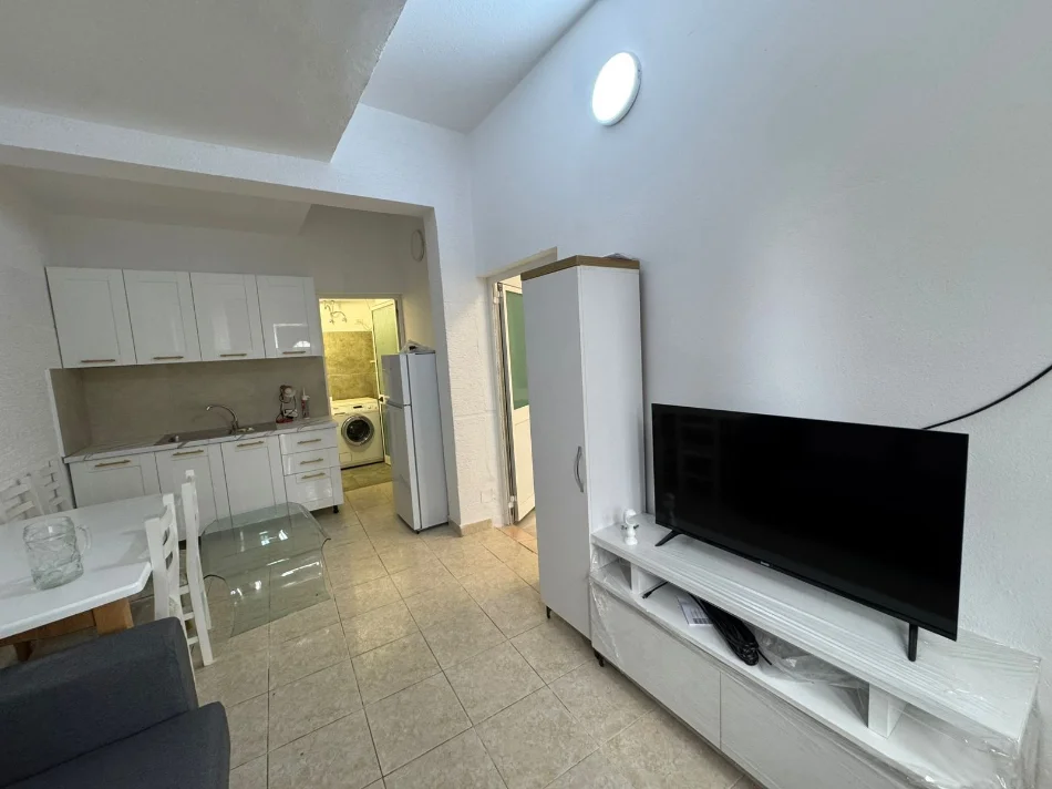 Tirane, jepet me qera apartament 1+1+Ballkon Kati 0, 56 m² 400 € (ne rrugen e Dibres tek QSUT -ja Tirane.)