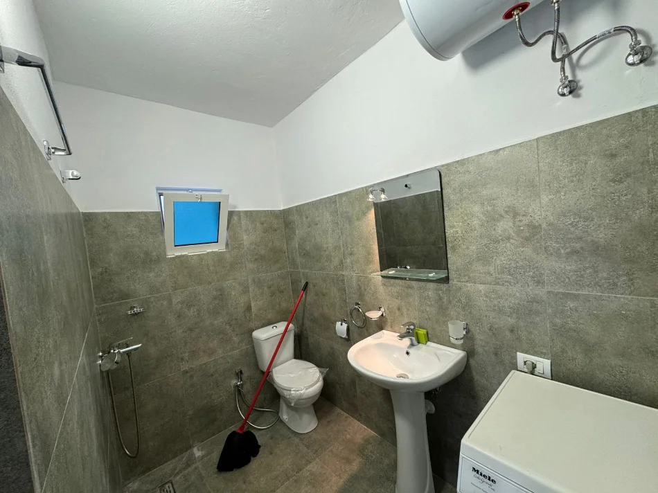 Tirane, jepet me qera apartament 1+1+Ballkon Kati 0, 78 m² 380 € (rruga e Dibres tek QSUT -ja Tirane)