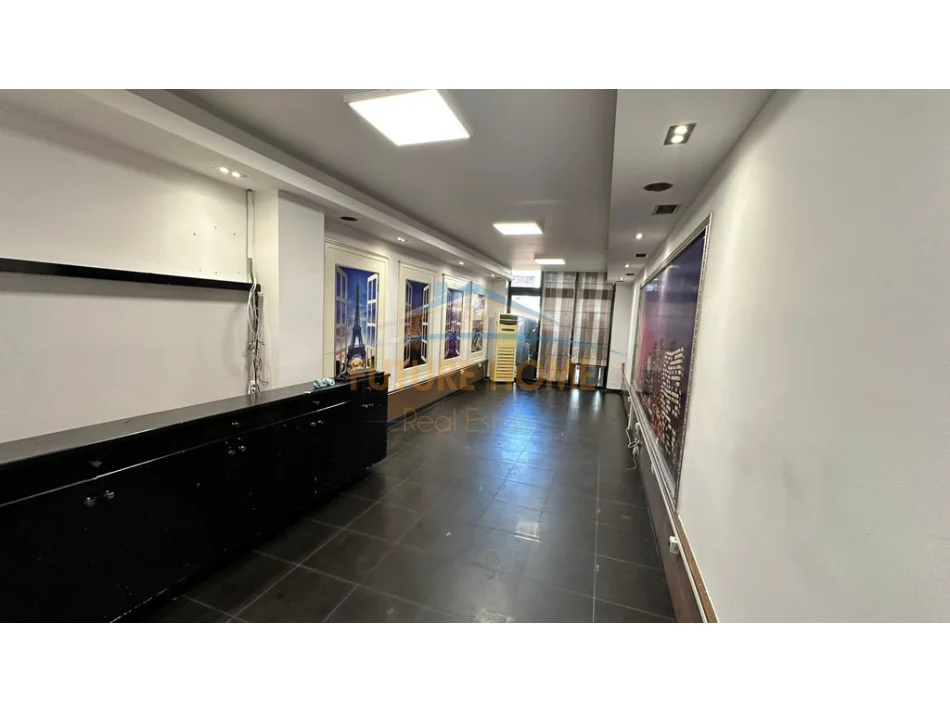 Tirane, jepet me qera ambjent biznesi Kati 0, 68 m² 800 € (DON BOSKO , Rruga Egnatia)