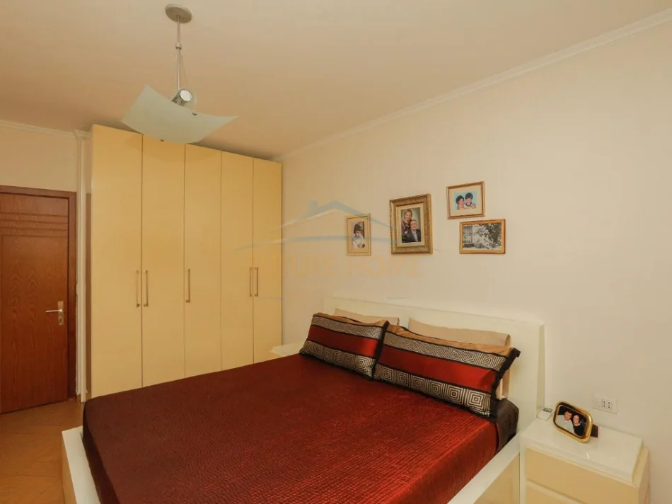 Tirane, jepet me qera apartament 3+1+2 Kati 3, 154 m² 780 € (DON BOSKO , PRANE HOTEL FERRARI)