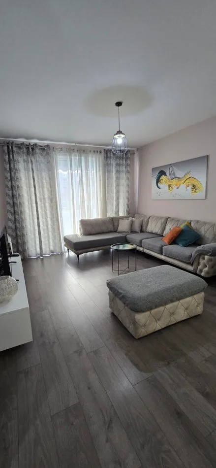 Tirane, jepet me qera apartament 1+1+Ballkon Kati 3, 70 m² 550 € (Kompleksi Delijorgji)