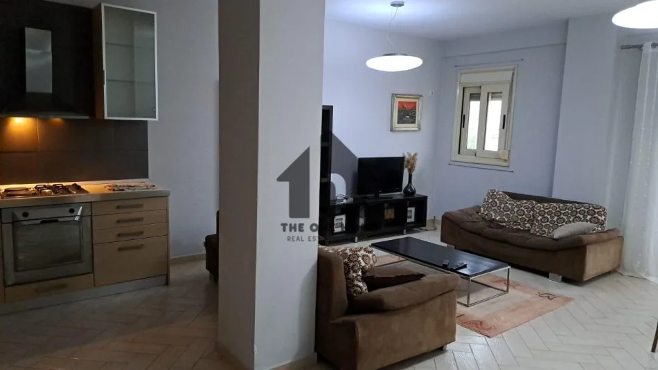 Tirane, jepet me qera apartament 2+1+Ballkon Kati 3, 99 m² 450 € (Fresku)