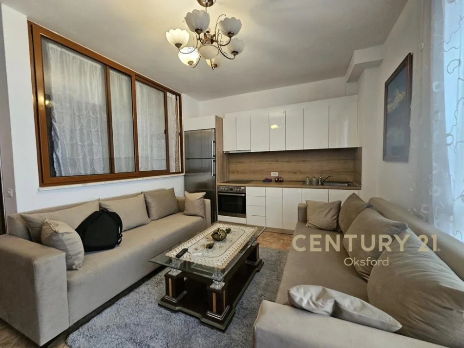 Tirane, jepet me qera apartament 2+1 Kati 2, 600 € 