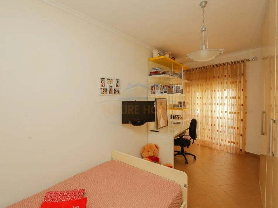 Tirane, jepet me qera apartament 3+1+2 Kati 3, 154 m² 780 € (DON BOSKO , PRANE HOTEL FERRARI)