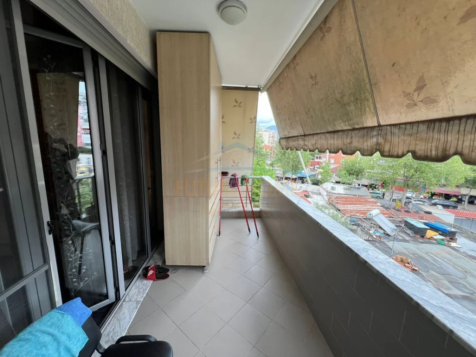 Tirane, jepet me qera apartament 2+1+2 Kati 3, 98 m² 800 € (DON BOSKO)