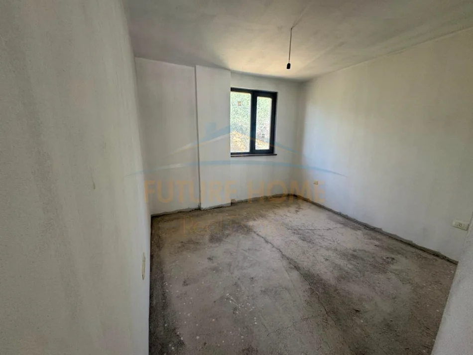 Tirane, shitet apartament Dublex 4+1+3 Kati 3, 178 m² 350.000 € (KOPSHTI BOTANIK)