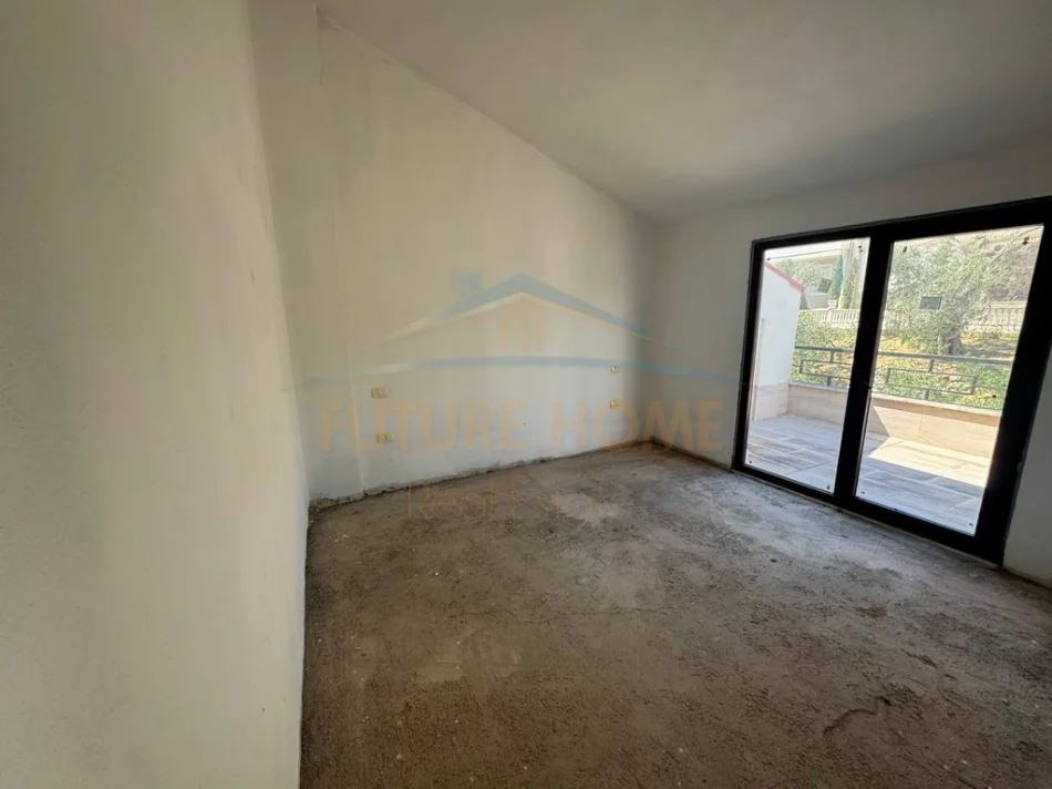 Tirane, shitet apartament Dublex 4+1+3 Kati 3, 178 m² 350.000 € (KOPSHTI BOTANIK)