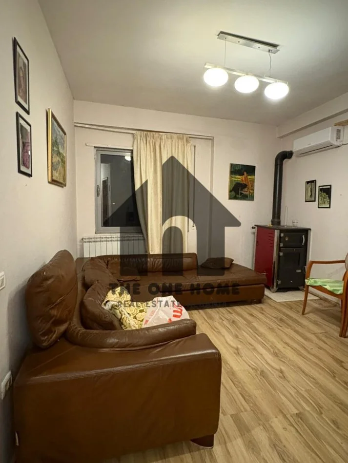 Tirane, jepet me qera apartament 2+1+Ballkon Kati 6, 90 m² 500 € (Liqeeni That)