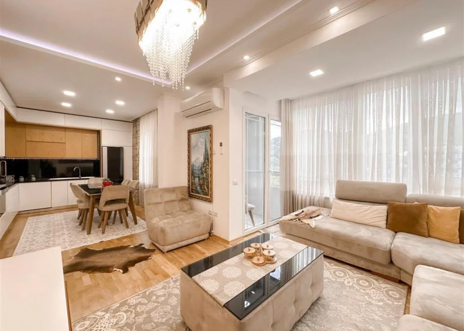 Tirane, shitet apartament 3+1 Kati 3, 123 m² 250.000 € (kopshti botanik)