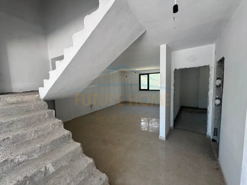 Tirane, shitet apartament Dublex 4+1+3 Kati 3, 178 m² 350.000 € (KOPSHTI BOTANIK)