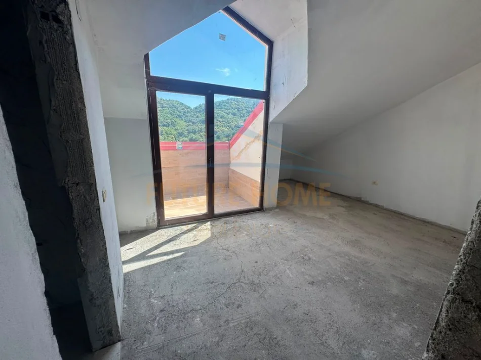 Tirane, shitet apartament Dublex 4+1+3 Kati 3, 178 m² 350.000 € (KOPSHTI BOTANIK)