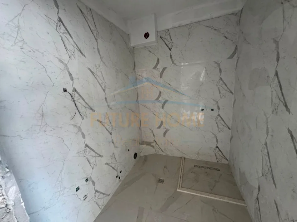 Tirane, shitet apartament Dublex 4+1+3 Kati 3, 178 m² 350.000 € (KOPSHTI BOTANIK)