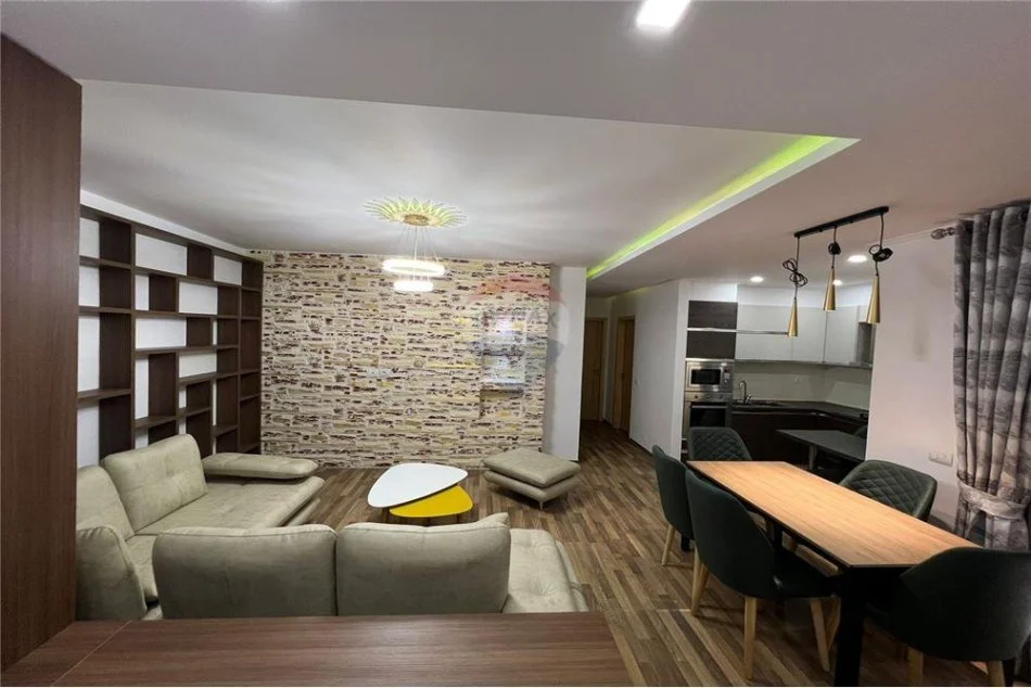 Tirane, jepet me qera apartament 2+1 Kati 5, 110 m² 700 € (Kopshti Botanik)