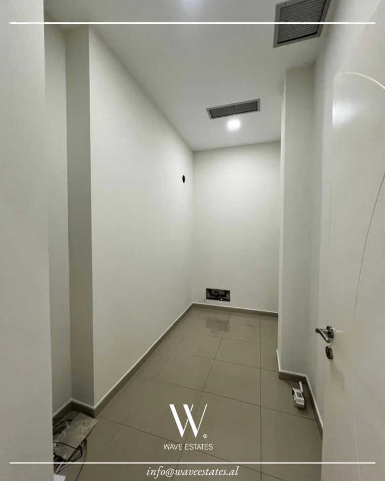 Durres, jepet me qera ambjent biznesi , 70.000 € (Ish Urt)