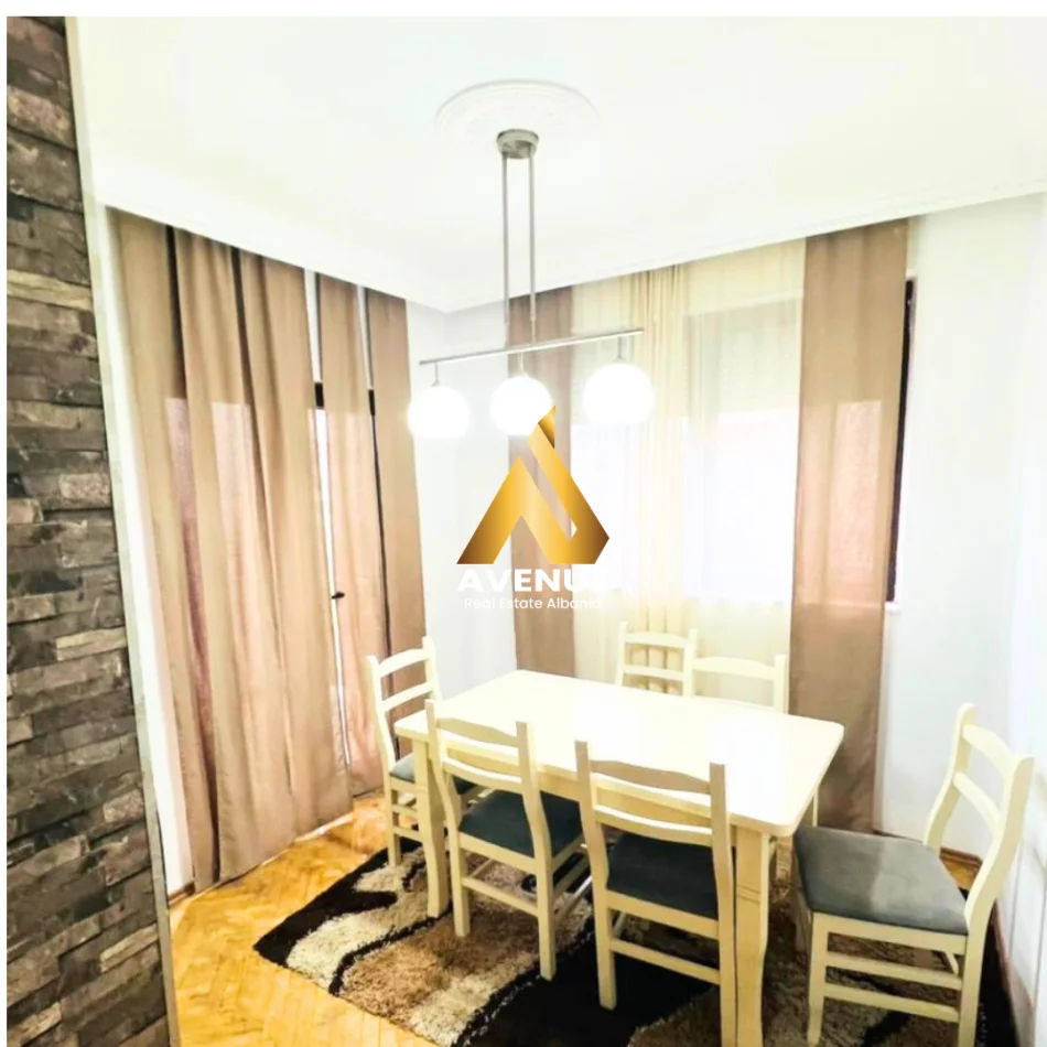 Tirane, jepet me qera apartament 3+1 , 125 m² 650 € (Rruga Eshref Frasheri)