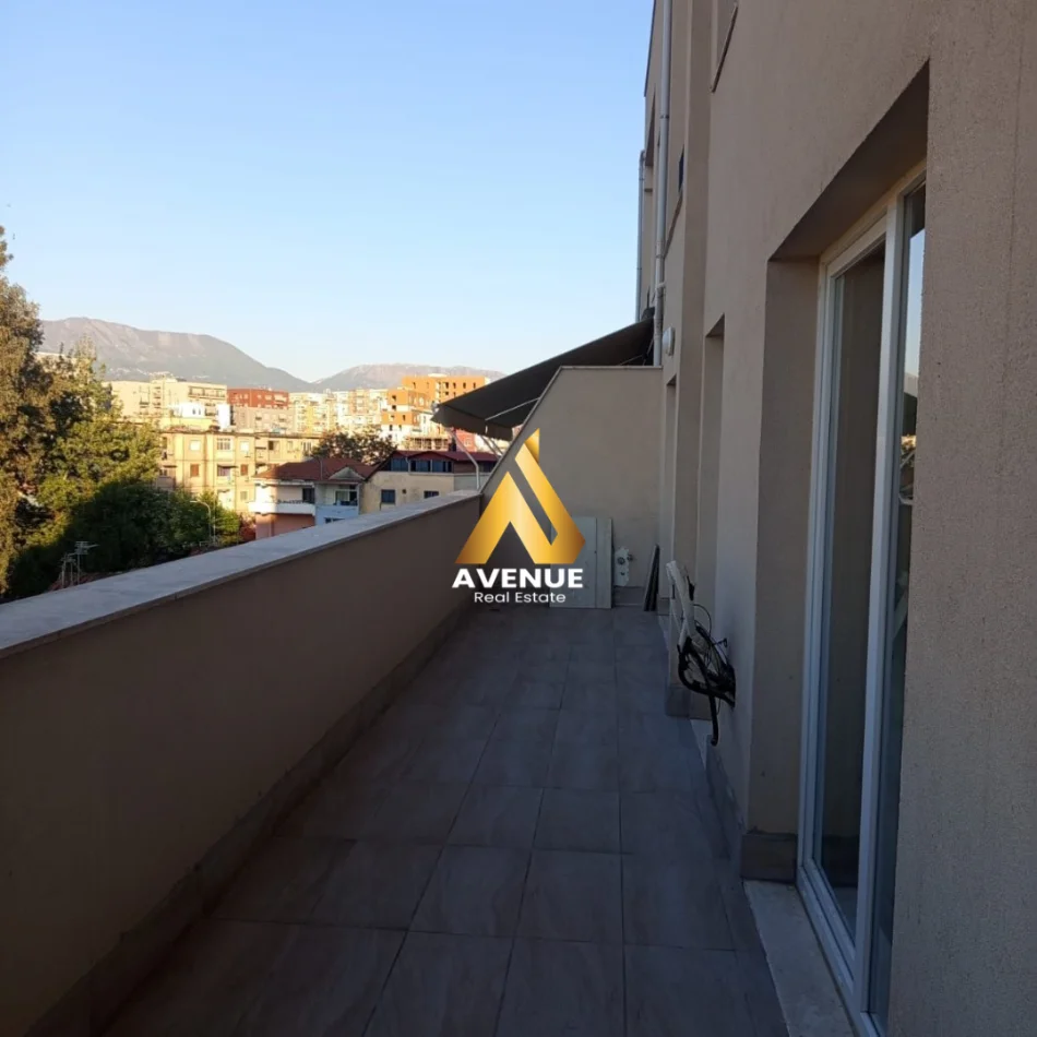 Tirane, jepet me qera apartament 2+1 Kati 3, 75 m² 700 € (Laprak)