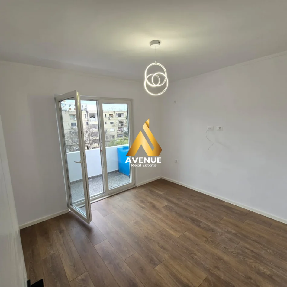 Tirane, shitet apartament 1+1+Ballkon Kati 4, 52 m² 108.000 € (ali dem)