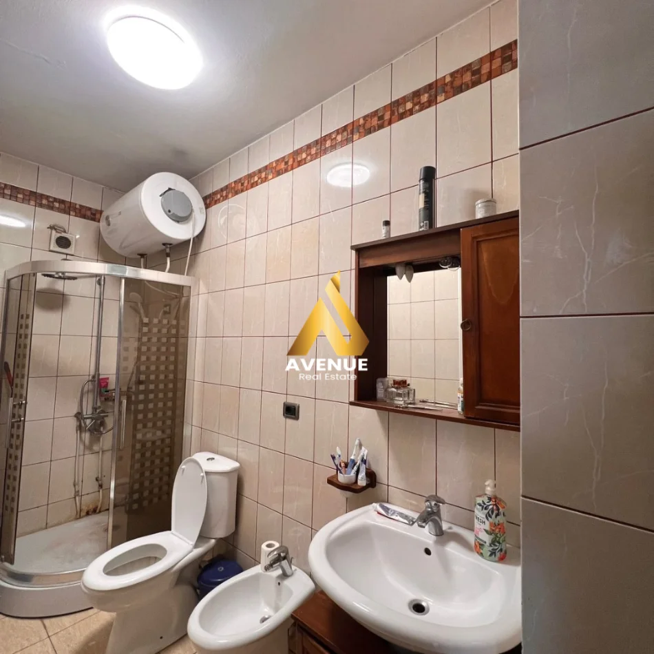 Tirane, jepet me qera apartament 2+1 Kati 6, 70 m² 700 € (Rruga Kavajes)