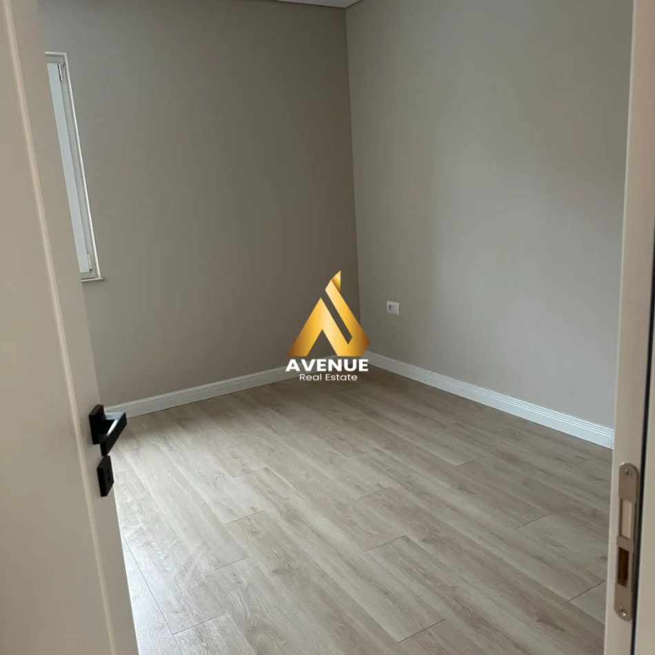 Tirane, jepet me qera apartament 2+1 Kati 3, 105 m² 850 € 