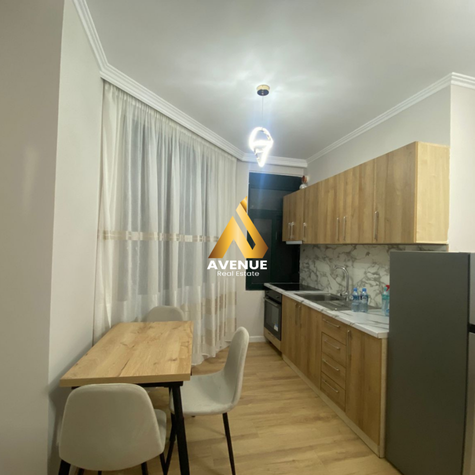 Tirane, jepet me qera apartament 1+1+Ballkon Kati 7, 70 m² 550 € (21 dhjetori)