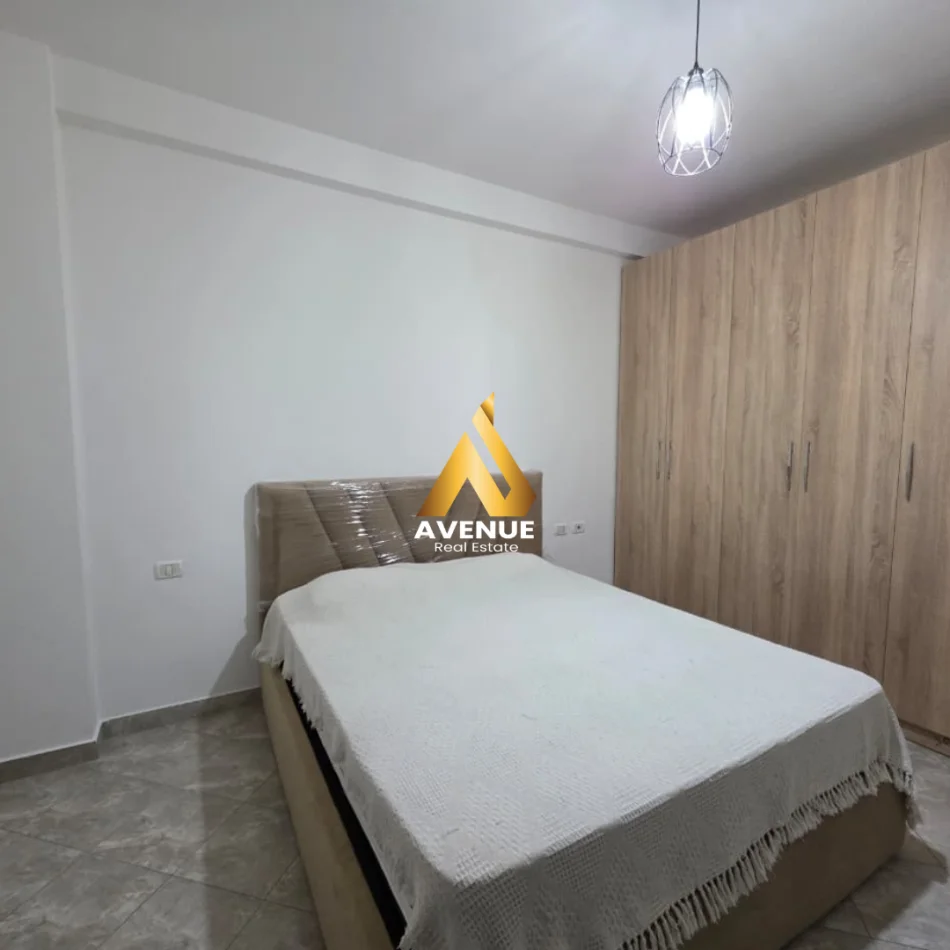 Tirane, jepet me qera apartament 1+1+Ballkon , 70 m² 430 € (rruga peti)