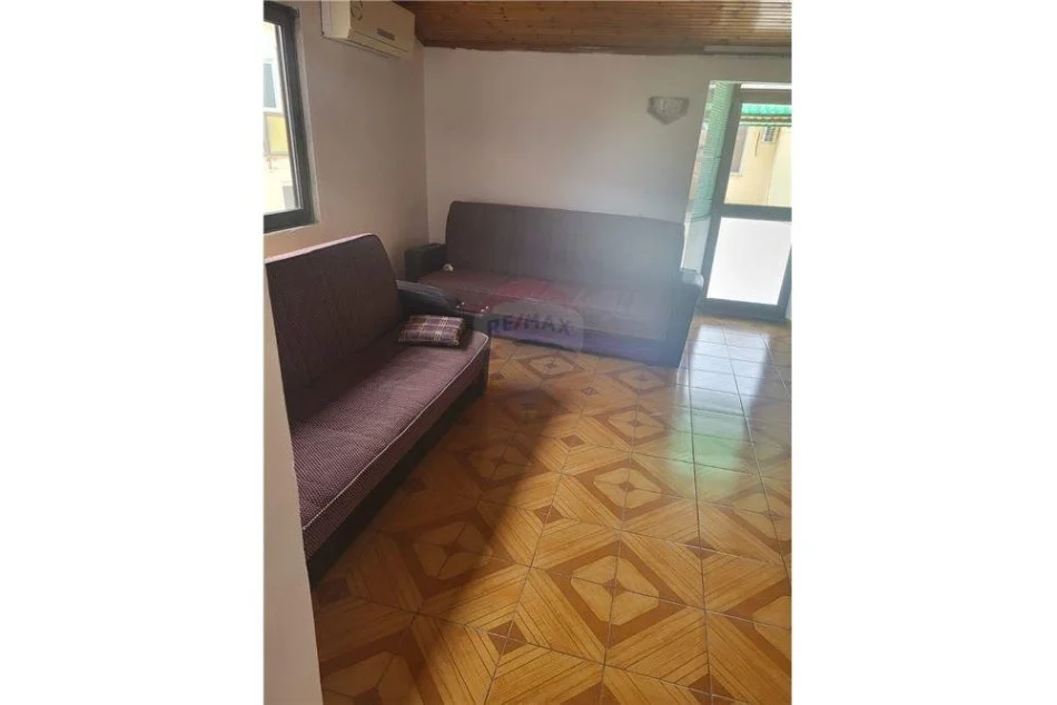 Tirane, jepet me qera apartament duplex Dublex Kati 2, 95 m² 390 € (Rruga Bardhyl)