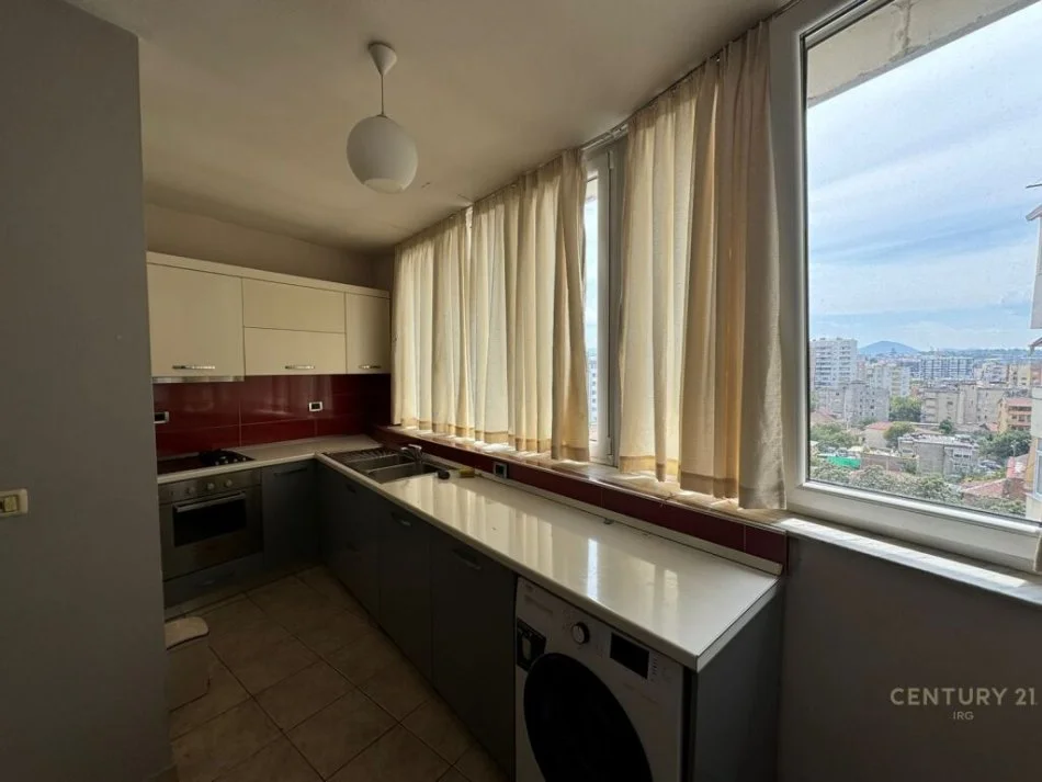 Tirane, jepet me qera apartament 2+1 Kati 7, 99 m² 550 € (Brryli)