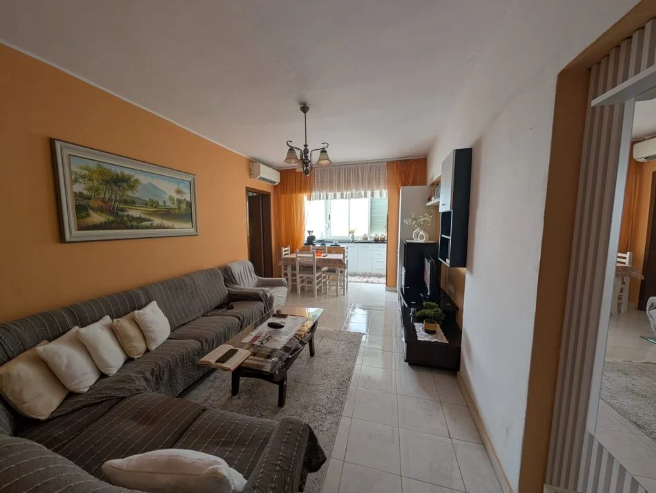 Tirane, jap me qera apartament 1+1+Ballkon Kati 2, 64 m² 450 € (Ruga Don Bosko)