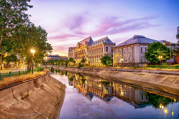 Tirane, oferte City-tour | Vizita qytetesh 𝗕𝘂𝗸𝘂𝗿𝗲𝘀𝗵𝘁-𝗦𝗵𝗸𝘂𝗽-𝗦𝗼𝗳𝗷𝗲, 𝗺𝗲 𝗮𝘂𝘁𝗼𝗯𝘂𝘀 𝗱𝗵𝗲 𝗴𝘂𝗶𝗱𝗲, 𝟰 𝗱𝗶𝘁𝗲! 4