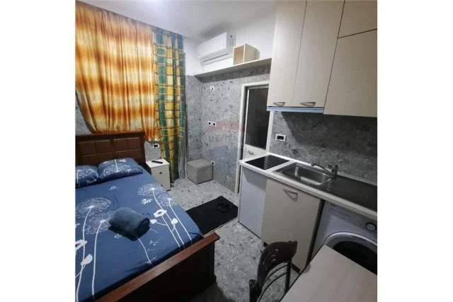 Tirane, jepet me qera garsonier 37 m² 300 Euro (Bulevardi i ri)