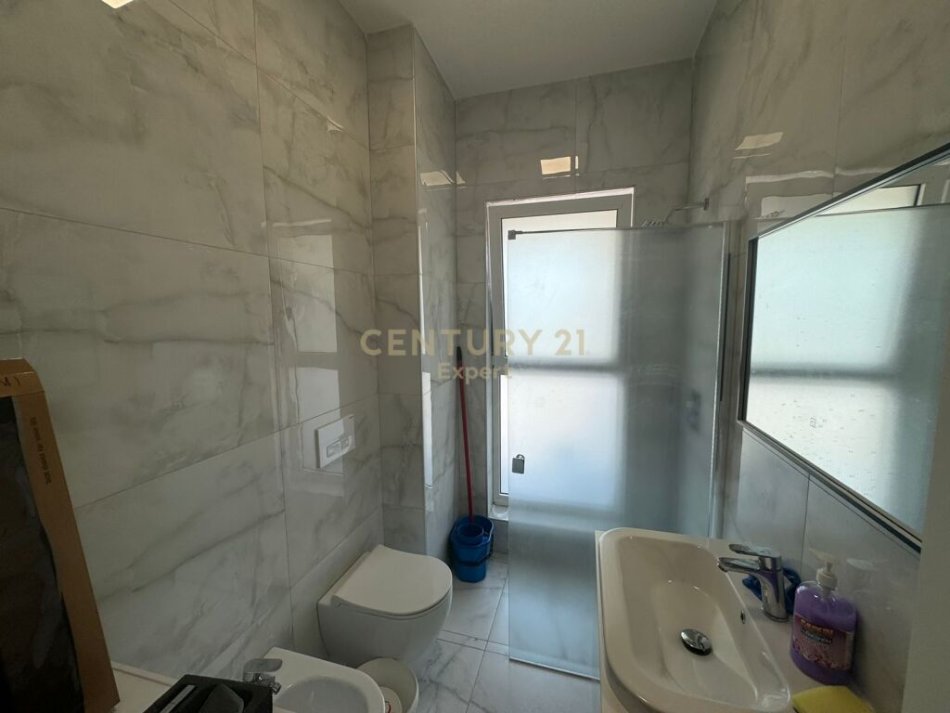 Tirane, jepet me qera apartament 1+1 Kati 2, 64 m² 550 € (Bulevardi i ri)
